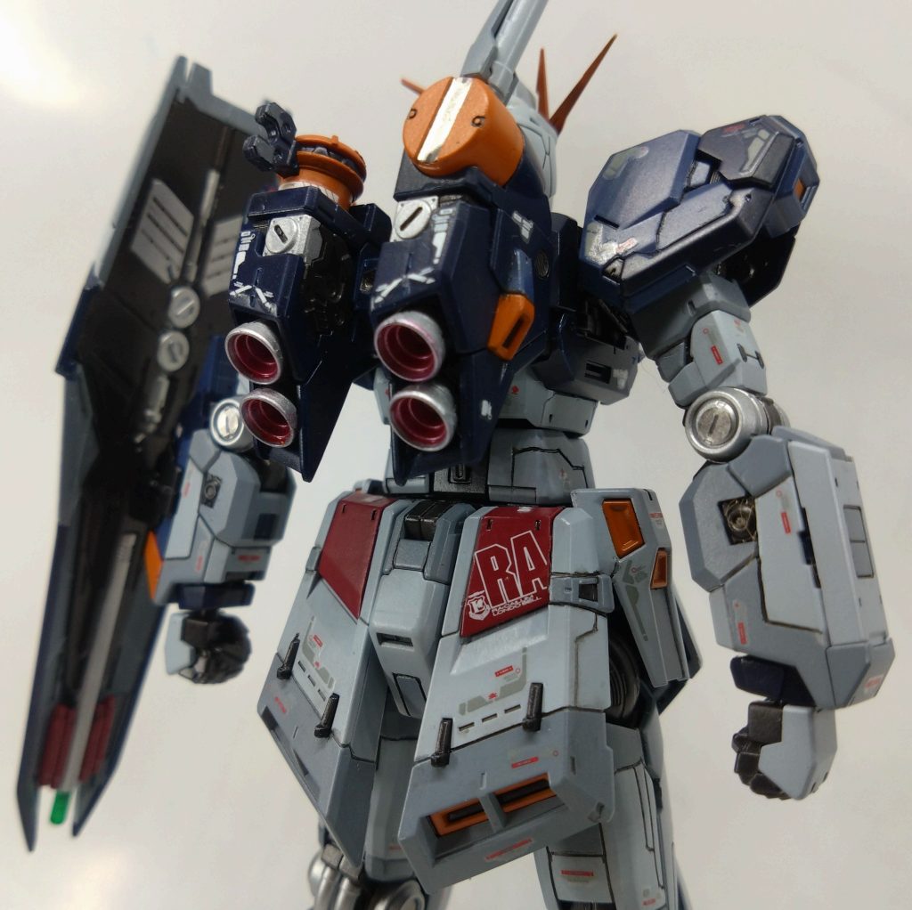 今回は過去作RGサザビーと同様に半光沢にしてみました。