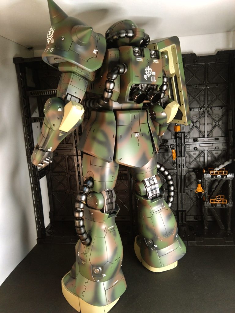 フリーハンドで初めて迷彩柄にしたけどもっと先輩方の配色や塗装を見習って勉強しよう…