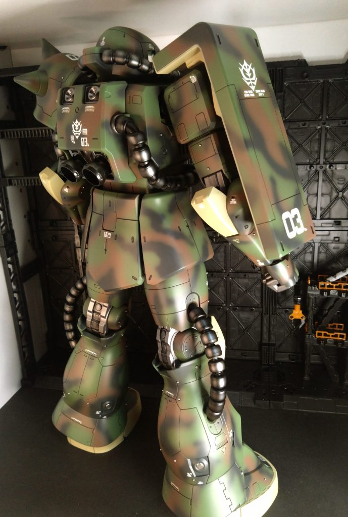 パーツがデカいだけで組んだり塗装したりはめっちゃ楽ちん👍仕上げはセミグロスを0.5㍉の高圧で豪快にぶっかけ💦💦💦