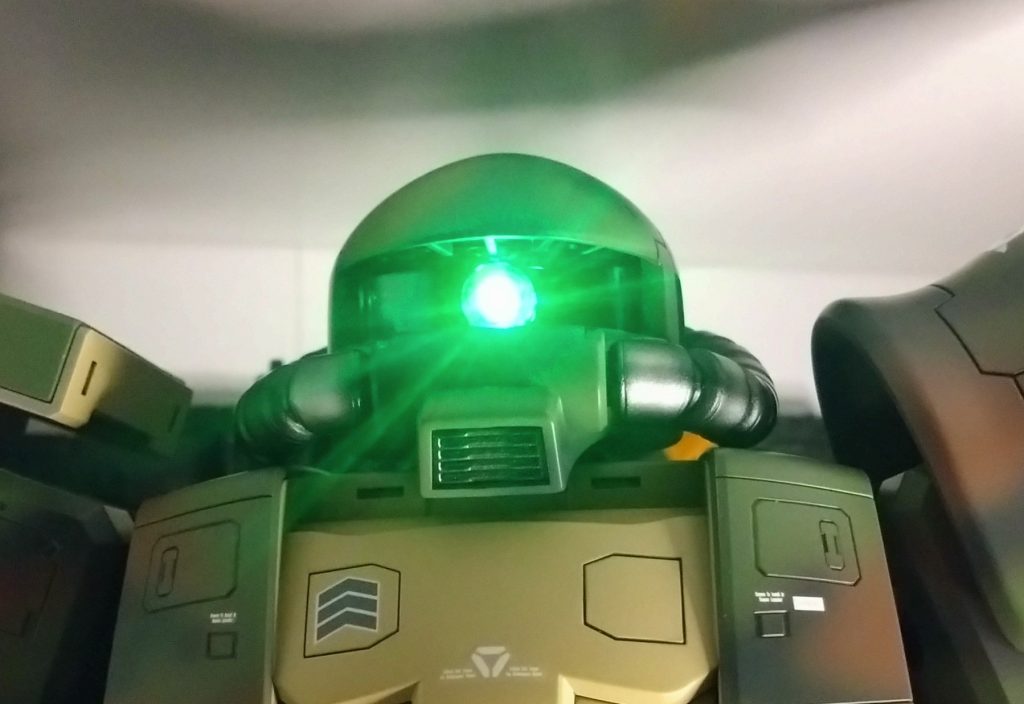 手持ちの磁気スイッチ式リード線LEDが緑しか無かったのでグリーンモノアイ🥲