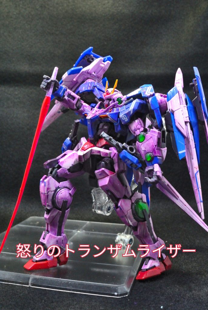 ＲＧダブオーライザーをフィルタリキッドを使ってトランザム使用ぽくしてみました。ガイアノーツの蛍光ピンクと蛍光グリーンも使用しています。歌の元ネタはもちろん、怒りの獣神様。作りながらつい口ずさんでしまっていたので、遊んでみました。ラストのショットはアニメのオープニングの最後のシーンを真似てみました。アラフィフ、ばんざ～いｗ&nbsp;