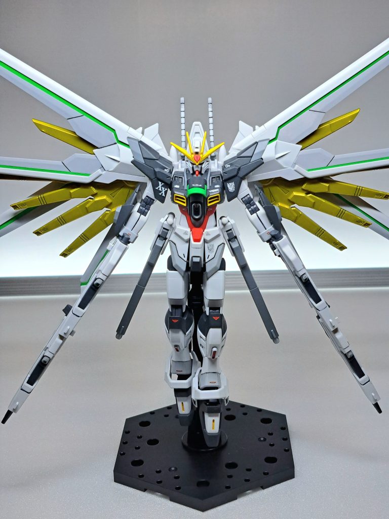 ツインロングビームライフルを長手に持つと、ウイングガンダムゼロぽい感じに。