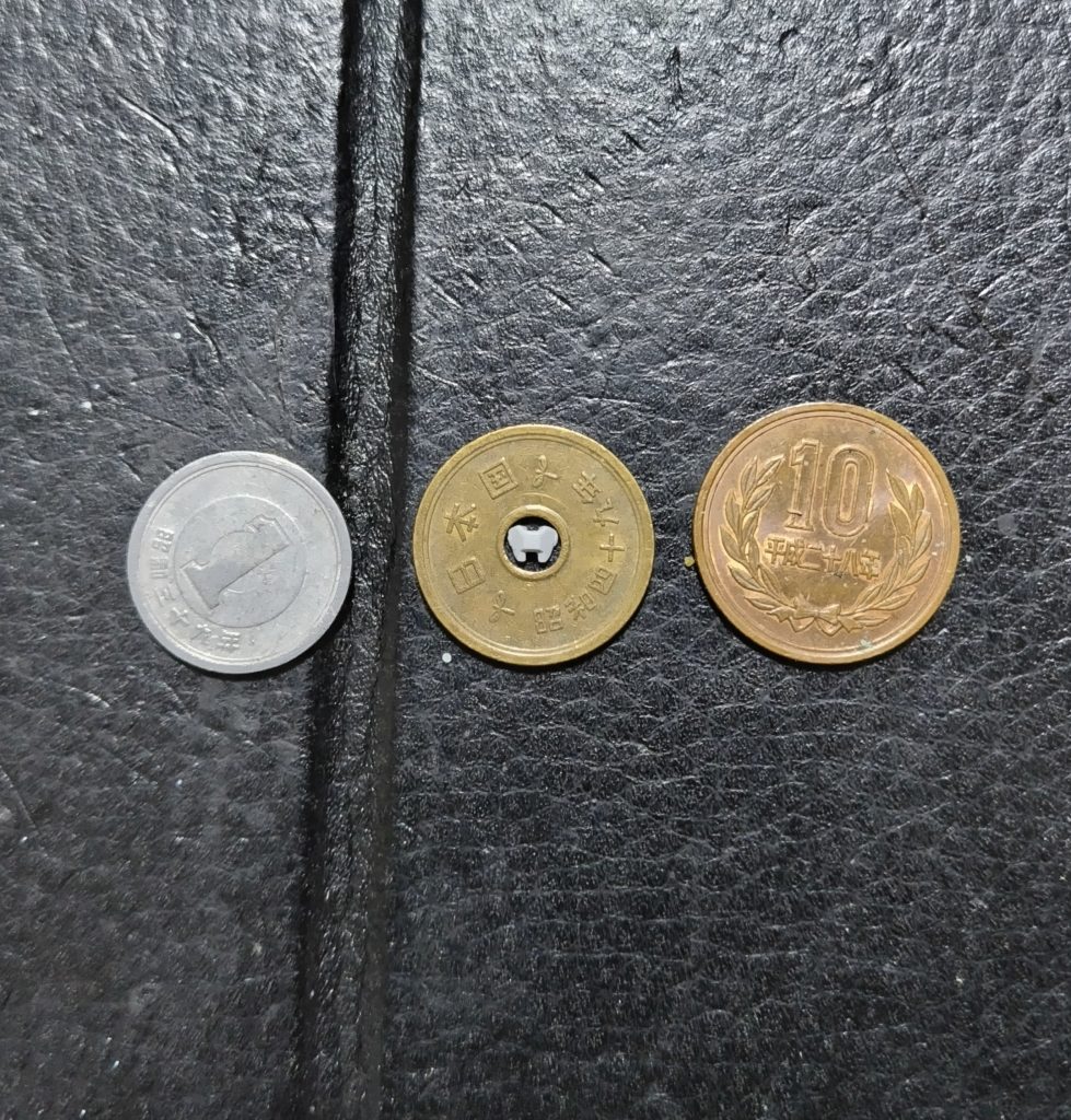 ５円玉の穴より小さいのをよく見つけたな、オレ