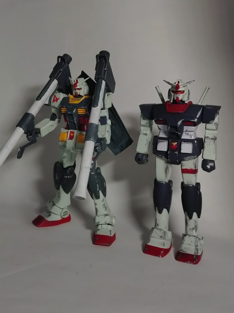 以前作ったEGガンダム最終決戦仕様と並べて～色合いや太ももの赤ライン等似せて塗ったつもりだったんですが塗り分け全然違いました(^0^;)