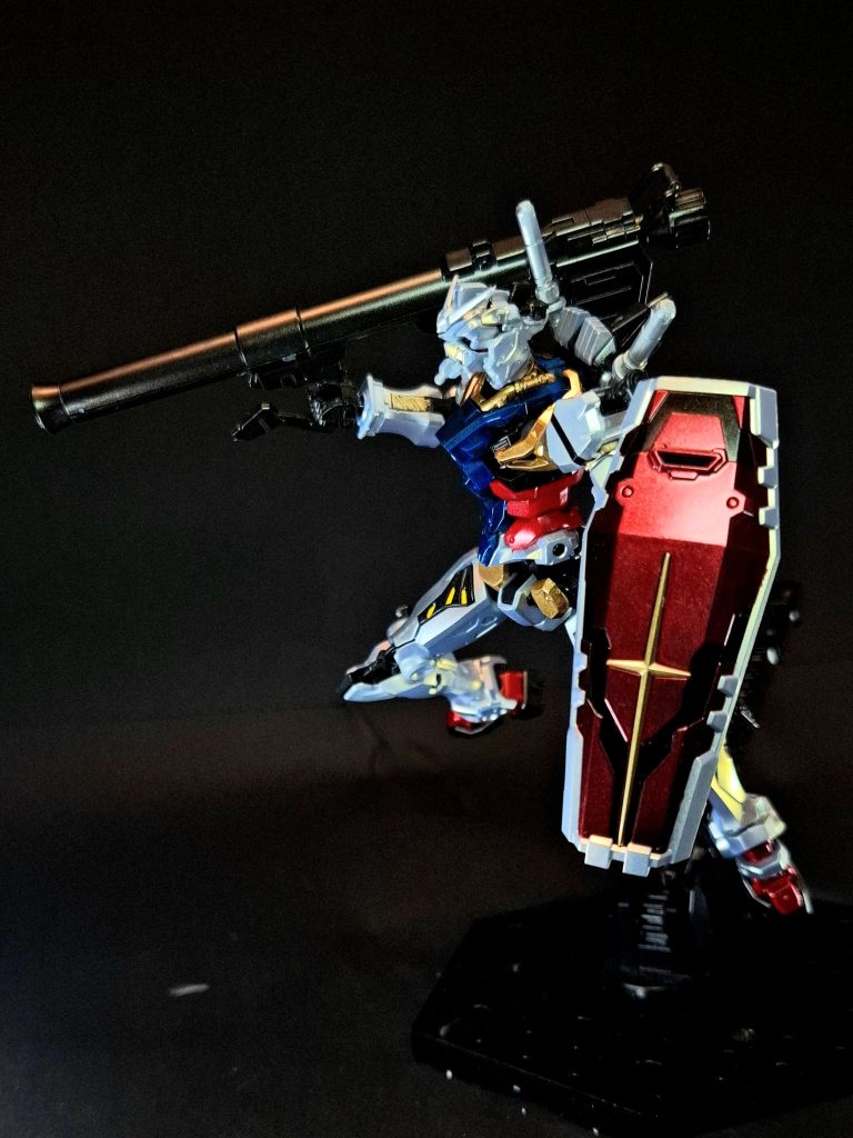 ハイパー・バズーカオプションとして開発された無反動式の実体弾砲。遠距離からの拠点攻撃の他、対艦戦や対MS戦でも運用できる。弾数は少なく、撃ち終わったあとはデッドウェイト化を避けるため砲ごと放棄する。