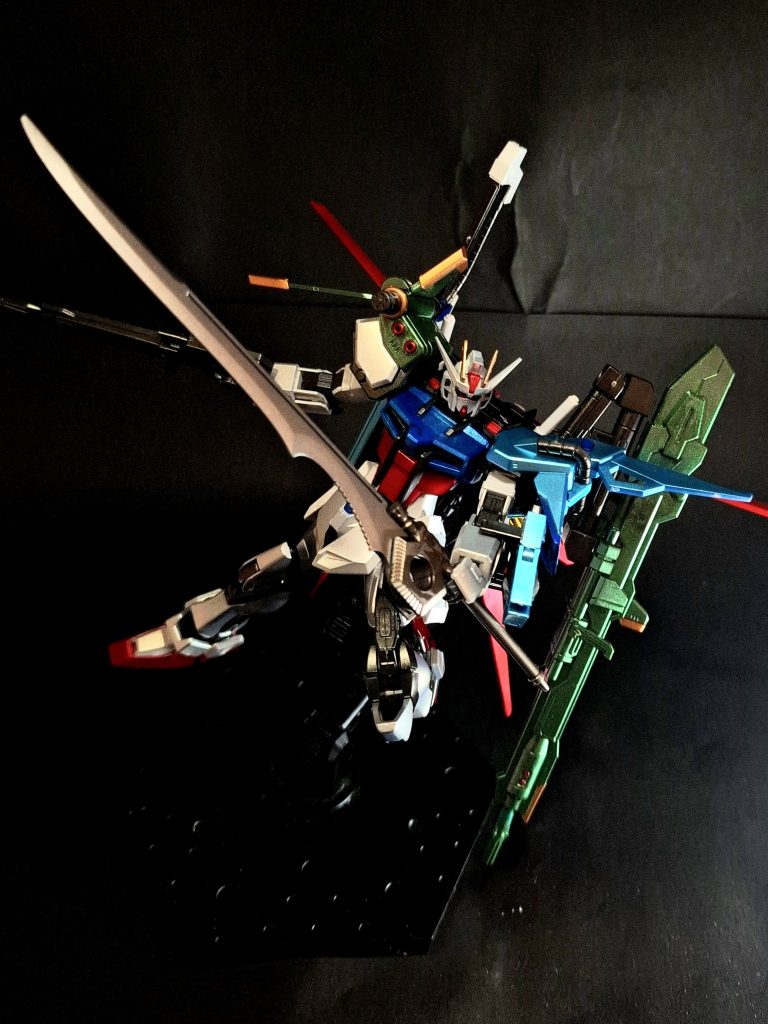 15.78m対艦刀「シュベルトゲベール」ソードストライカーの主兵装で、マルチプルアサルトストライカーの右側に装備されている。実態刃だけでなく、レーザー刃の展開も可能なほか、柄の先端にもビーム砲が配置されており、ビームの発射だけでなく、小型のビーム刃を派生させる事が可能であった。MSの全長に匹敵するほどのサイズの格闘兵装のため、使用時は両手で保持する必要がある。