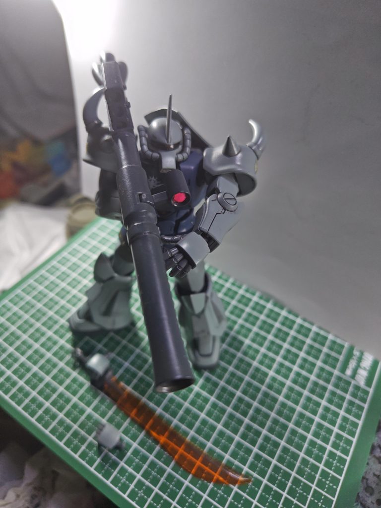 色には少しごだわり(配色の調整)をもって少しトーンダウンする、落ち着いた感じにしてみました。特段そんなに改造してないので、面白味に欠けますが、このグフは、あくまでも現在製作中ゆの「ドダイYS」を引き立てる為の脇役なので派手さ等シンプルに纏めてみました。