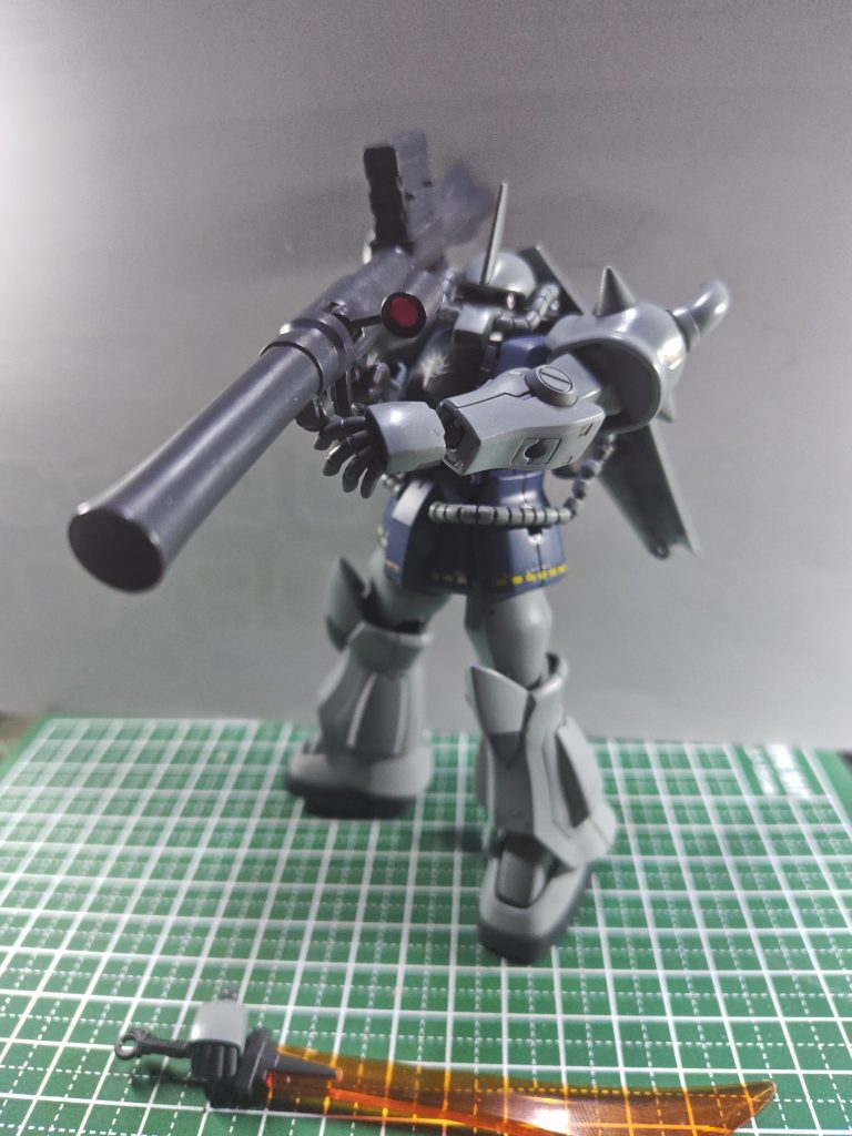 バズーカ(ザク・オリジン版)をコンバートして構えさせてみたら意外と悪くなかったです。「ドダイYS」に乗せるためにバズーカ構えるには盾が邪魔するので、背中に背負ってみました。