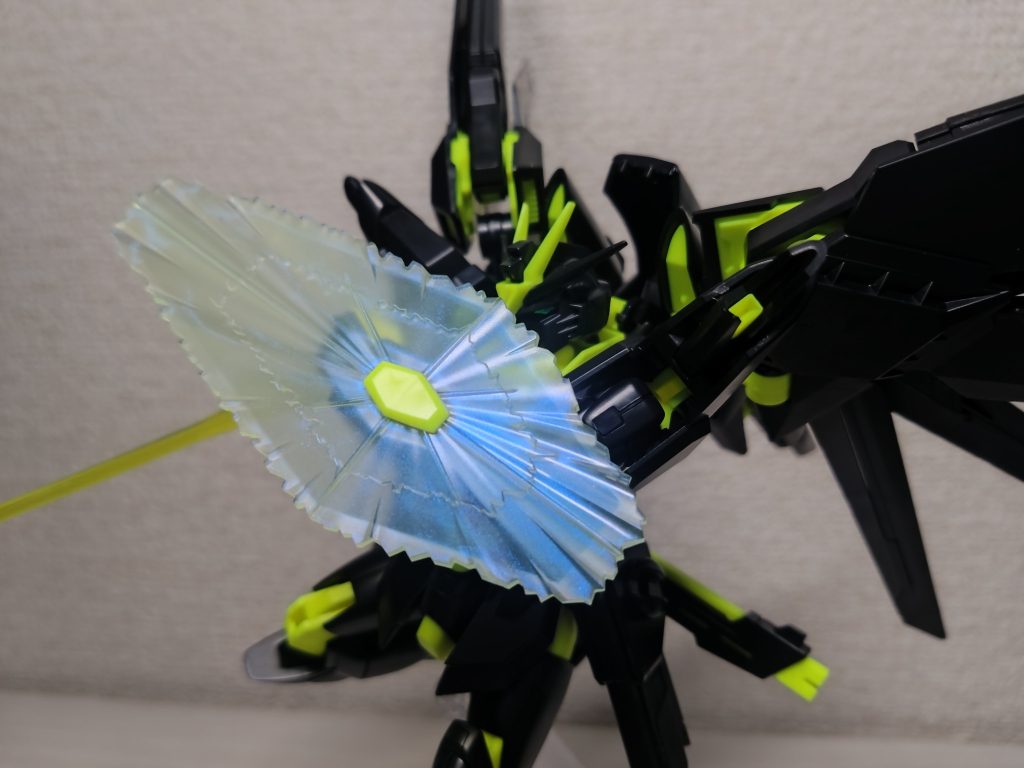 珍しいクリアイエローのビームエフェクトと偏光樹脂を用いたビームシールドエフェクトアニメ作画に近くて好きです。