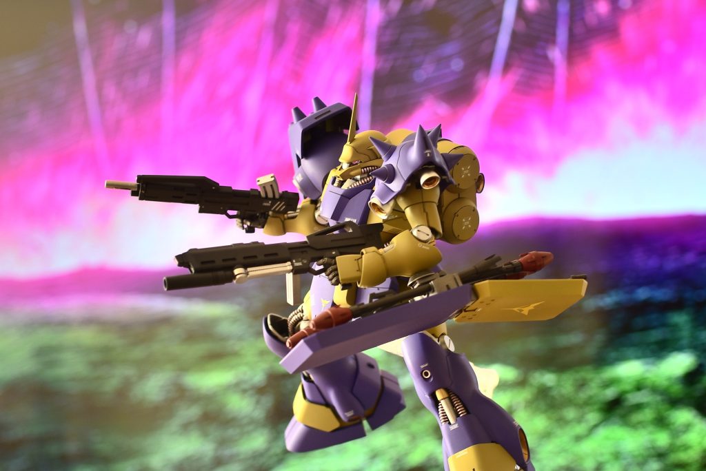 ギラ・ドーガって一指揮官機よりも般機の方がビームマシンガンにグレネードランチャー付いていて強そうなのも不思議。