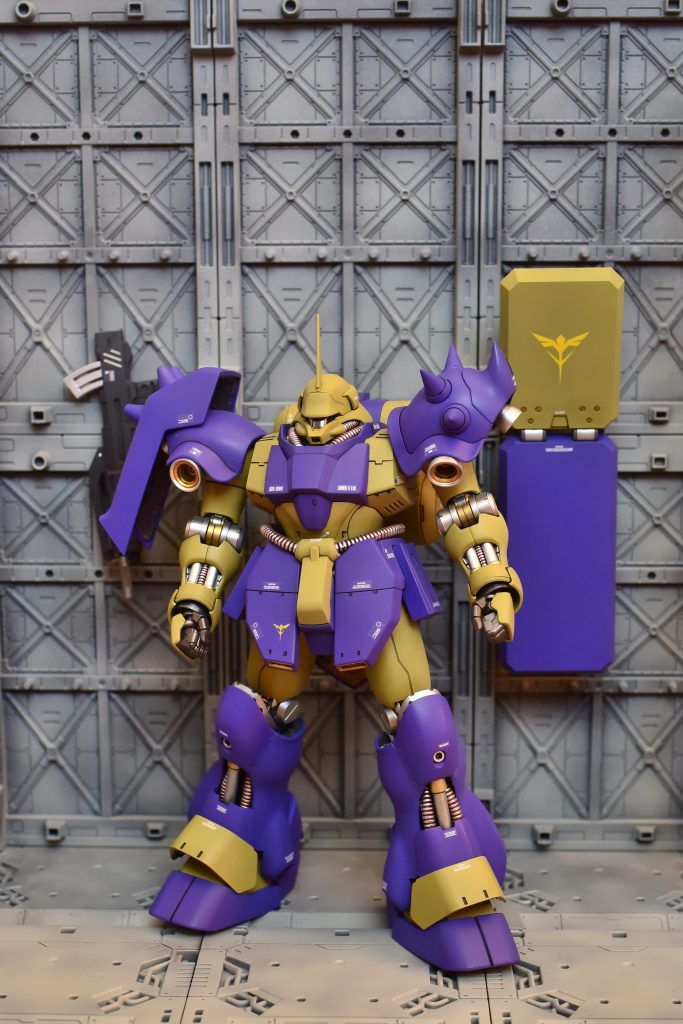 ガンダム界隈に『ロマン武装』って色々あると思うんですが、１番のロマン武装ってスパイクアーマーじゃないですか？ガデム（旧ザクなので棘無しですが）以外使ってる人記憶にないにも関わらず、ここぞと言うジオン系量産機には採用される謎武装。