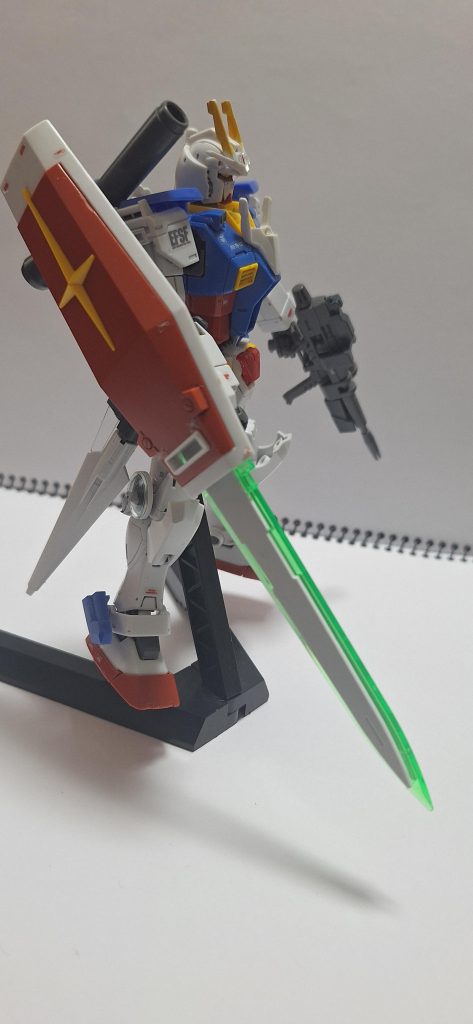 剣の向きを変えて、メインの近接戦闘で一撃をかますための大剣になります