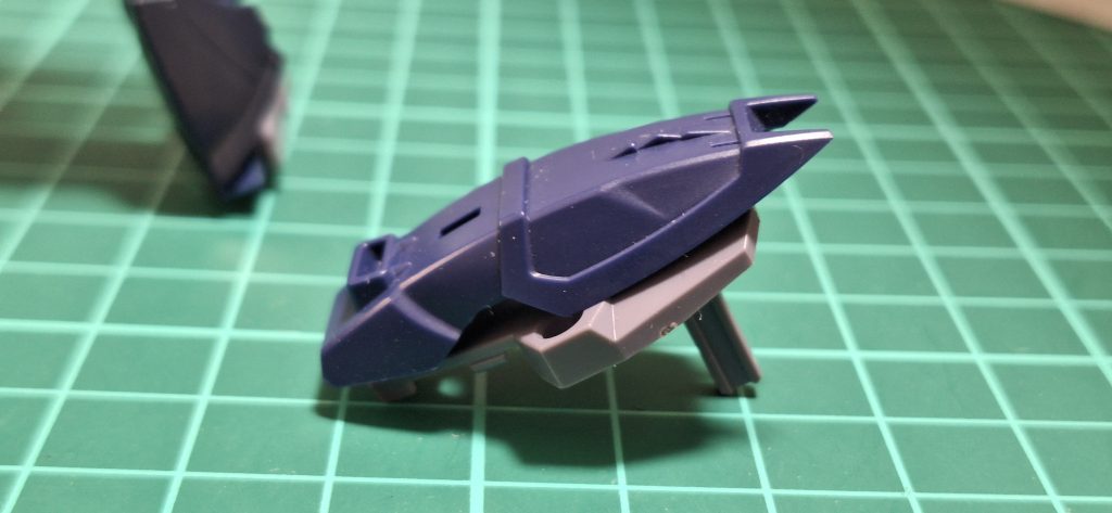 モビリティジョイントのガンダムMk-IIティターンズカラーのシールドを、元のシールドに装着