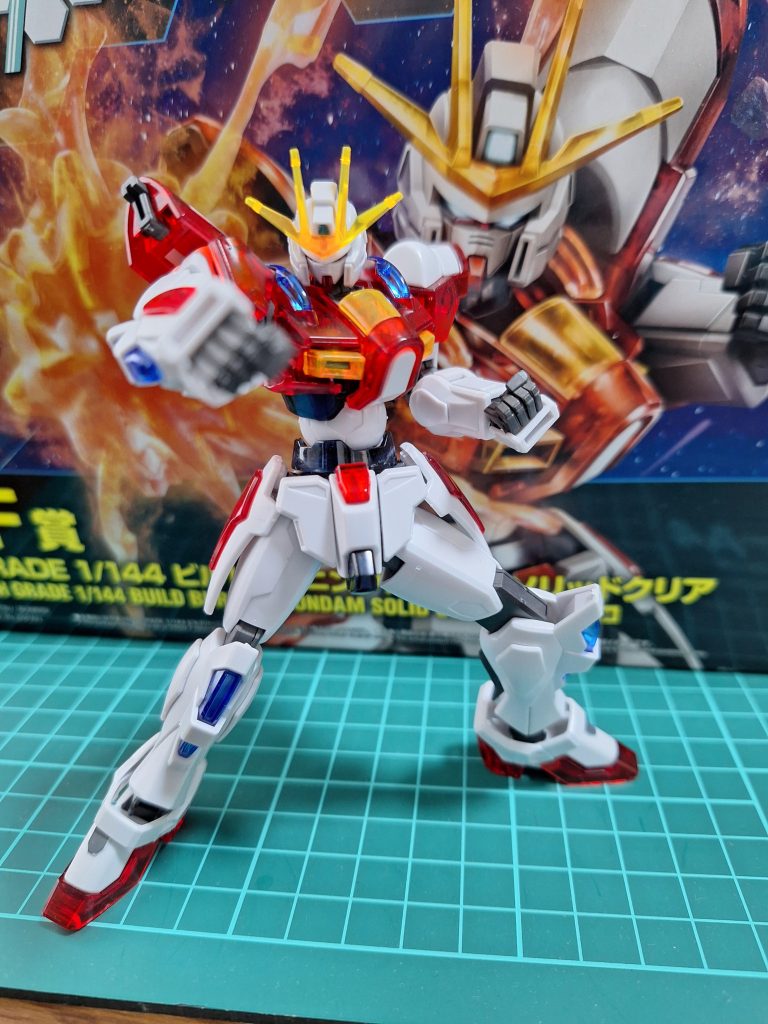 ポーズが決まる、武器なくて寂しいかな？と思ったらこれでガシガシ動かせる