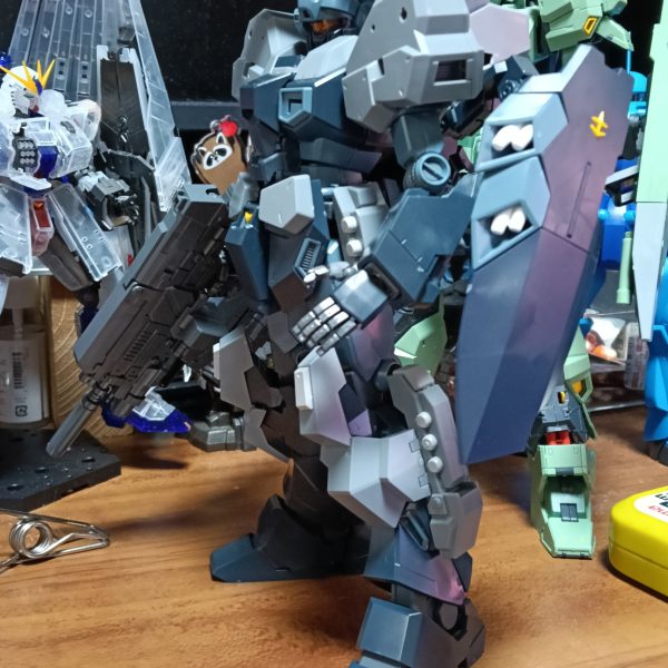 シールド装着出来るよう小改造しました。（4枚目）