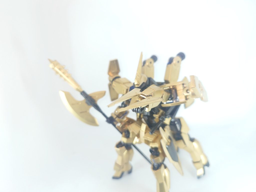 シュヴァルベから引き継がれたワイヤードクロー。従来の運用のほか高速機動中の方向転換等にも用いられるためワイヤーの強度が上がっている。