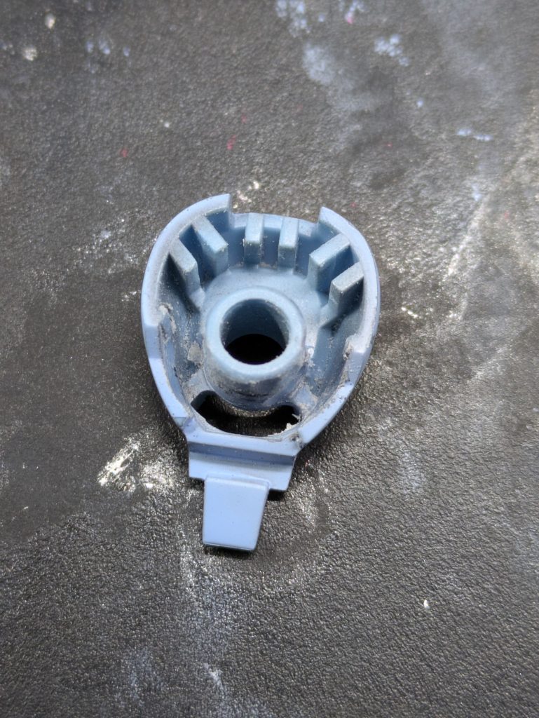 作品名：新年あけましておめでとうございます。<p>皆さんあけましておめでとうございます。 本年もよろしくお願いします。 年越し製作に失敗したグフカスのジャンク品を掘り出して、ついでに加工。 うまくいくかはまだ分からない。</p>
