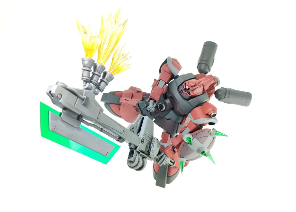 刃の反対にあるブースターの力でものすごいパワーで相手を切り裂きます。