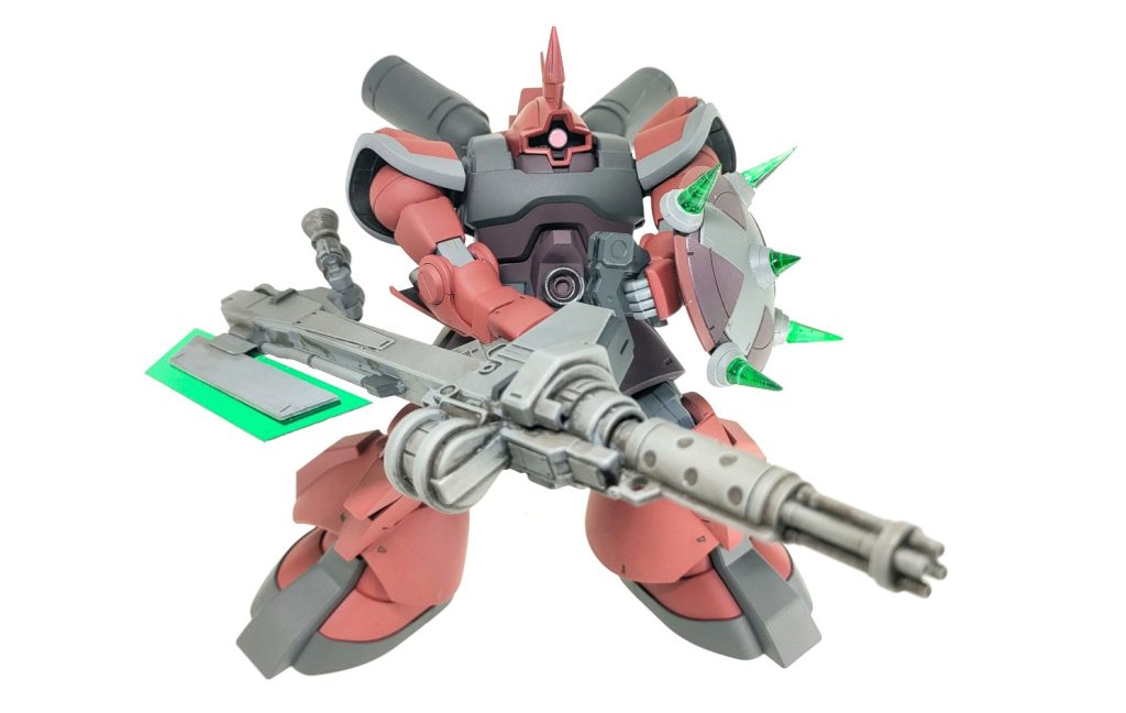 右腕に持っているのはガトリングガン。