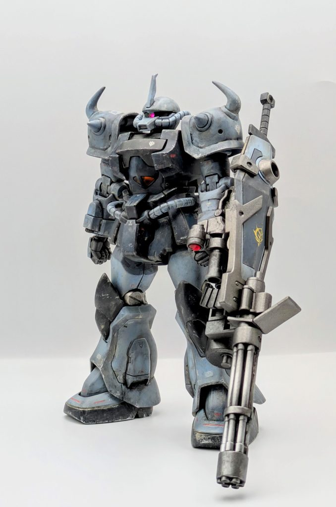 今回はヒート剣用に手首の製作と、スカートの独立可動、モノアイの可動範囲を拡大改造しております。