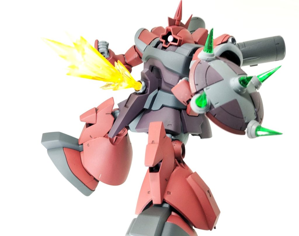 お腹のにはブースター…ではなく、フラッシュとビームが出ます。不意打ち用の隠し武器です。