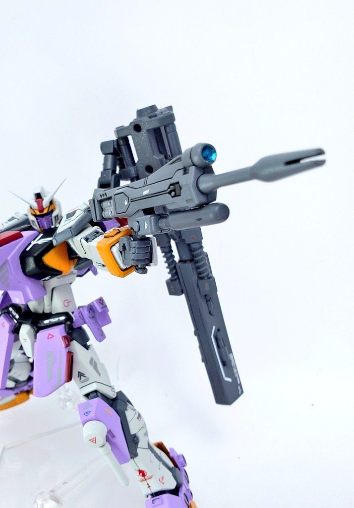 ルドラ、ビームライフルはデュエルブリッツから使用ルドラはそのままでは短い過ぎるのでプラ板で3mm延長