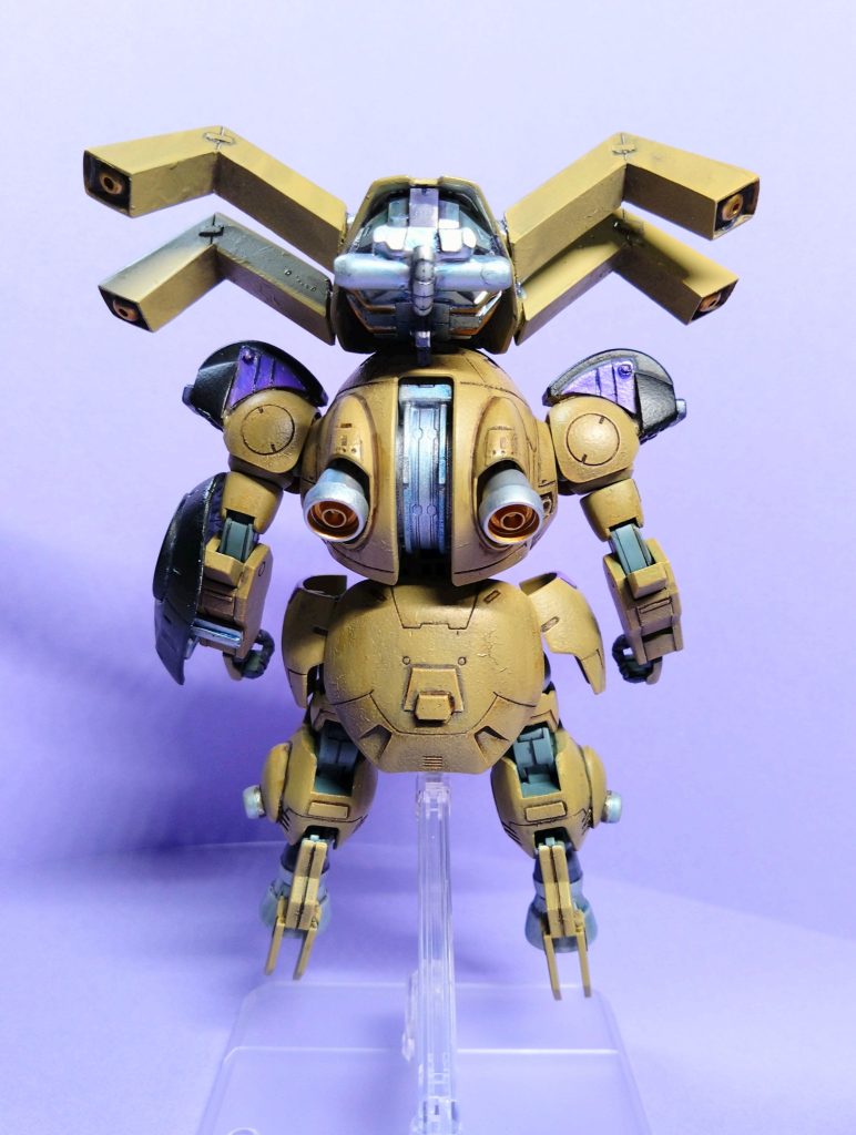 三面図。機体名称:アラナ・グレゴリー木星共和国の特務仕様モビルスーツ群。サーカス(Thou-Cus)。その団長、クォ・グレーの予備機の一体。専用機グレゴを用いる必要がない、比較的軽度のミッションなどに仕様されている模様。