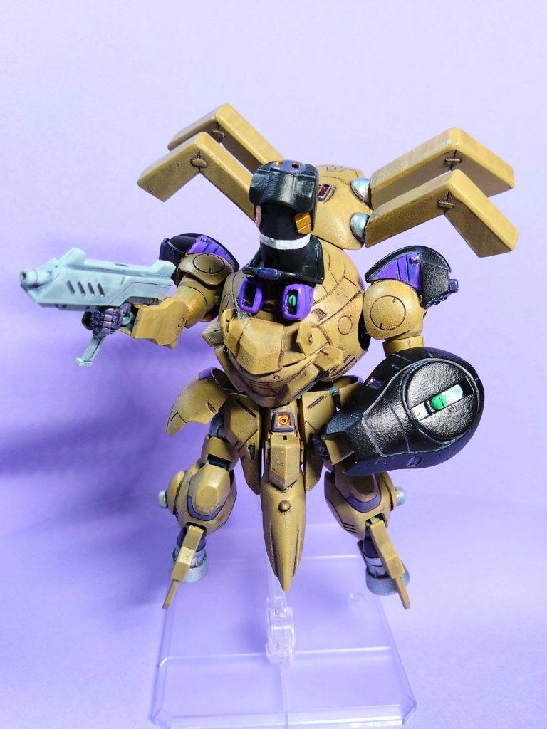 ビームマシンガン。比較的取り回しの良い主武装。『まずは、景気づけですよ』