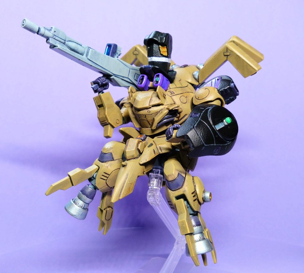 試作型対艦収束ビーム砲。独立したジェネレータを内蔵しており、貫通力の高いビームを打ち出す。ビームを絞ってエネルギーを抑え、連射が可能。後にバイラリナのニードル・ヴェスバーへと技術転用されていると目される。『ほっ。これはこれは、まったくもって良い的ですなぁ』