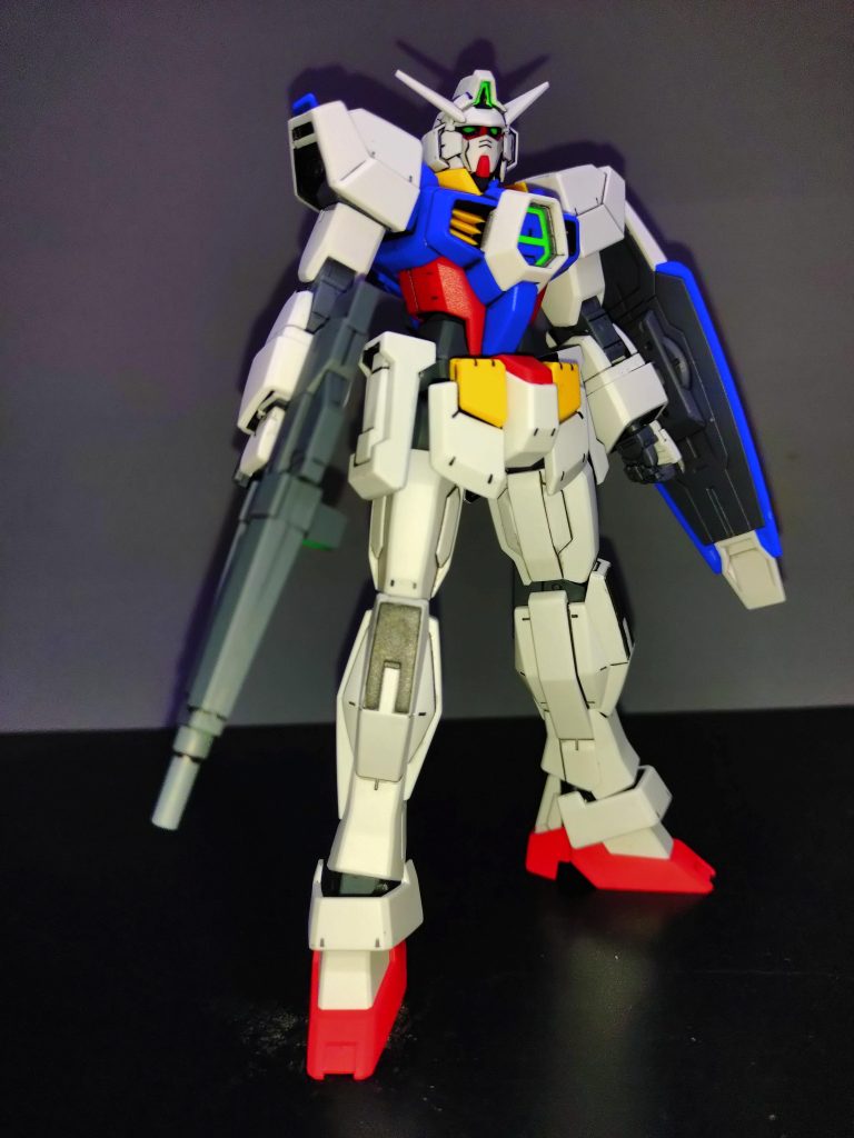 胸のAとメインカメラ、頭頂部のライン、ビームライフルのセンサーは蛍光グリーンで塗っています。膝は黒です。