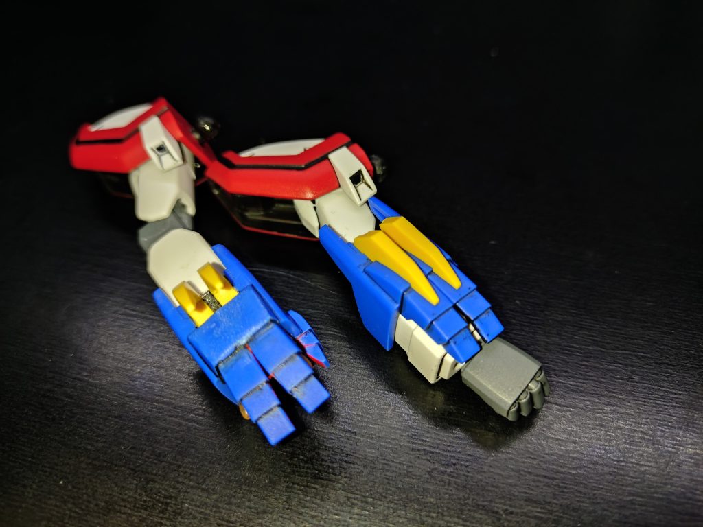 ノーマルの腕とゴッドフィンガー用の腕。ゴッドフィンガー用は手の甲部分は見せるつもりが無かったので、処理が甘目になっています…