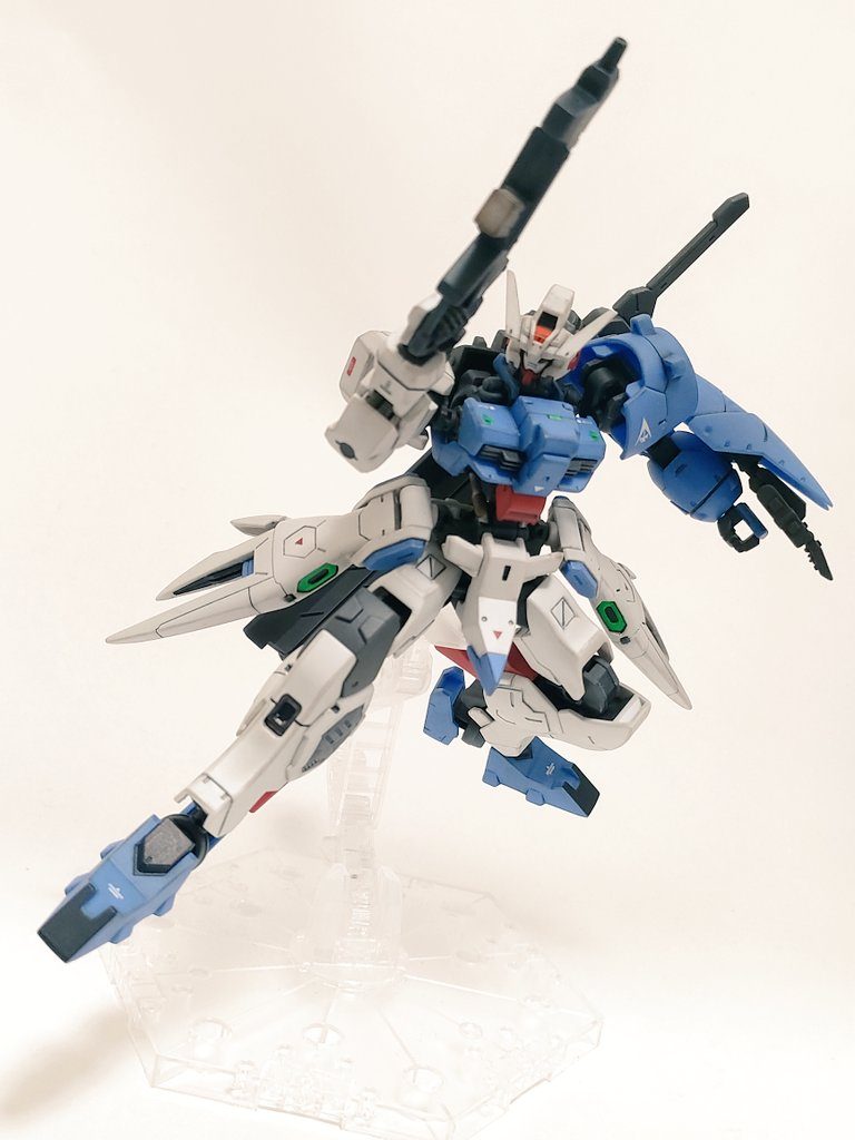 初めて宇宙世紀以外のMSを製作してみました。ガンダムアスタロトはゲームで知って見た目が刺さったので購入、製作に至りました。Gガンダムあたりから最近（ GQuuuuuuX、ユニコーン、NT辺りは見ました）のシリーズは話の内容はほぼ抜けており、ゲーム位でしか馴染みが無かっですがこれを期にオルタナティブ系も色々触れてみようかなと思う年明けとなりました🎍