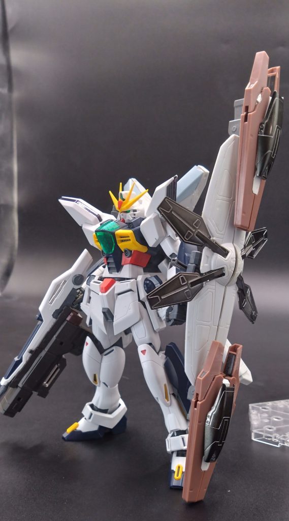 製作工程素体は積んでたＭＧガンダムＤＸにシールドと専用バックパックは旧キットＸディバイダ―を使用肩と背中バックパックはジャンク屋でＭＧガンダムＸ売ってたのでＷ専用バスターライフルに装着してるバズーカはＭＧサンダーボルト　ＦＡガンダムのウェポンセットについてくるハイパーバズーカを短くカットして連結、ディバイダーの先端部分は水星の魔女ルブリスソーンの背中のフェーズドアレイキャノンがカニアームに似合うなーと思って二個使いましたW以上MGガンダムDX　ディバイダ―製作完走した感想は何とかアナザーコンに間に合ったと思うと自分が好きな作品ガンダムXを作れてよかったと俺のガンダムX愛が120この作品に出せたと思います！しかし・・まだこのDXはまだ隠し要素あるんで・・やっぱあの月が出ないとね！