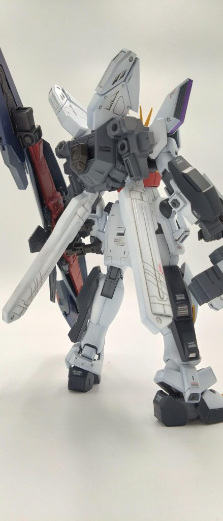 AW17年に完全修復したガンダムDXは機体性能変わらない特徴としては肩がGX-9900を使用している。キッドが独自に開発したディバイダ―換装システムはさらなる強化を施して、背部バックパックは展開式バーニアパーツは前はビームソードラックが装備していたが廃止し内部にプロペラントタンクに装甲覆いバーニアの稼働時間の延長を可能にした。