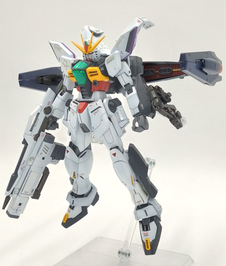 前回のディバイダ―の特徴である、背中のバックパックと連結して高機動モードも可能、DXの性能のおかげ前回のXディバイダ―以上加速と機動力を持つ。