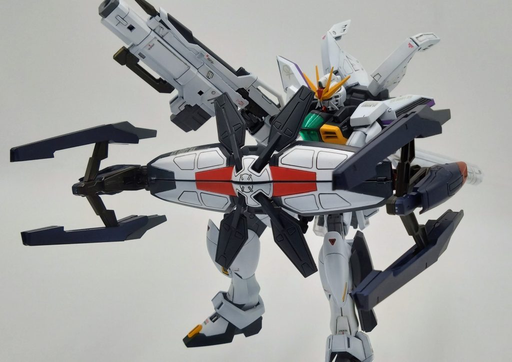 もちろん前回に使用したシールド手持ちのホバリング高速移動も可能。更にシザースに内蔵されているI・フィールドも備わっているため防御と機動力を兼ね備わっている。