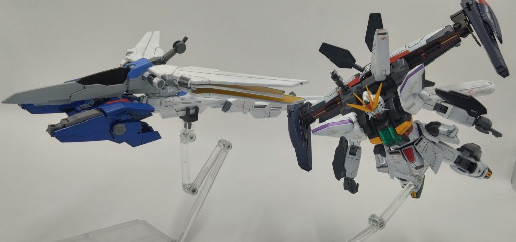 このG-イーグルは本編後のプロローグエピソードあなたといっしょならの後の物語で新たな敵組織がティファ拉致されたのと資源惑星を地球に落とすという最悪の計画が実行を阻止するためとある兄弟たちが廃工廠に見つけた一機で更にサテライトキャノン二基を取り付けた『ダブル・サテライトキャノン』を備え更にＤＯＭＥ復活させガロードのサポート・支援ガンダムDX　ディバイダ―とカリスのガンダム・ヌーヴェル改で宇宙へ行きティファ救出と資源衛星落下阻止するため二度過ちを繰り返させない最後のミッション！という３０周年記念にあったらいいなあという俺設定Ｗ