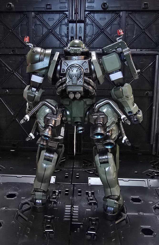 バックショット。バーニアの内側を、メタリックブルーにしました。