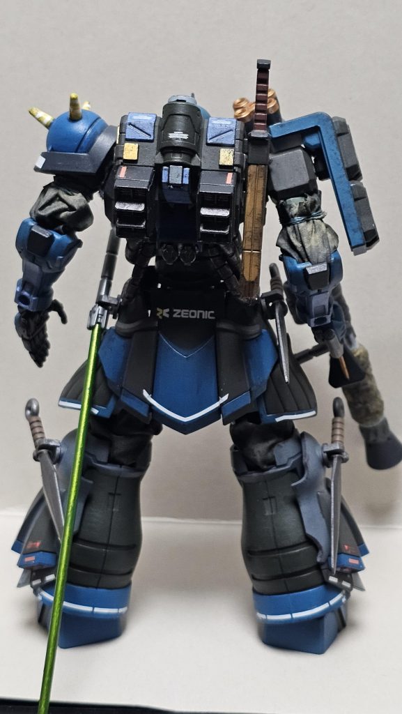 主兵装はバズーカを基本とし、ナイフ、クナイ、ヒートサーベルによる近接装備を多めにしました。