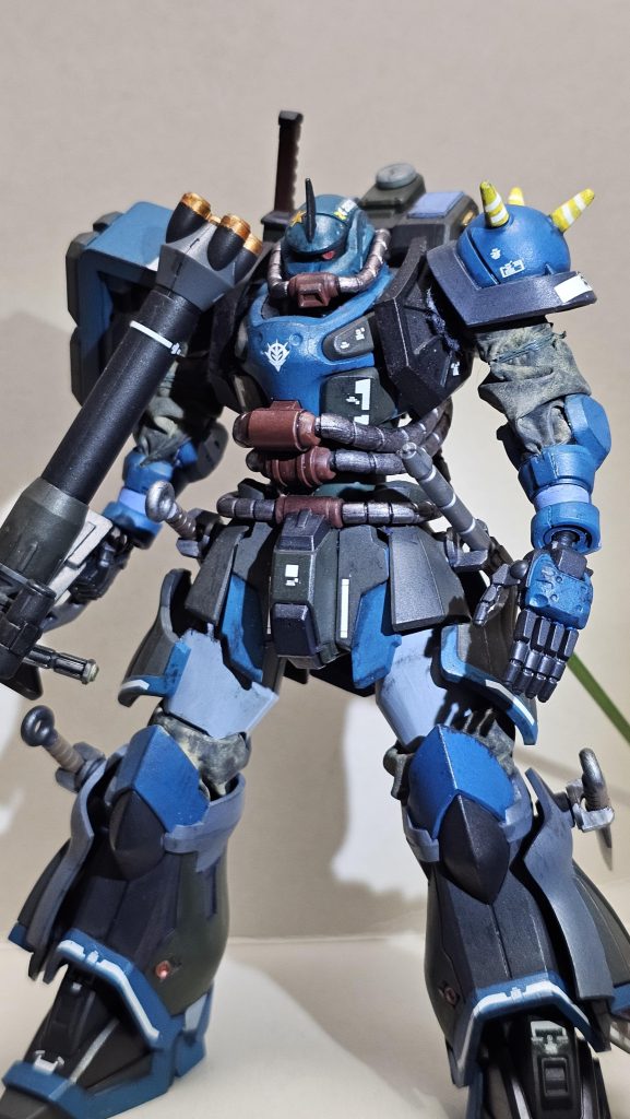 下半身をイフリートのものに変更し、関節部に指サックで防塵カバーを製作しました。