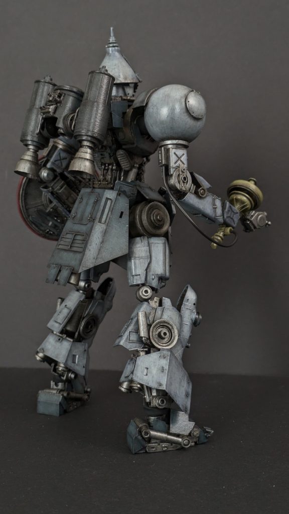 バックパックはダイソーの吹き戻しや、ランタンのミニチュアも使用して作成しました。