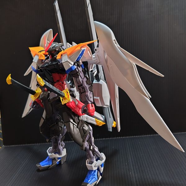 韓国のガンダムベース限定で発売されたアストレイですが、『日本での発売予定は無い』と明記されているため、かき集めたアストレイのジャンクたちと一部無かったアストレイをお年玉で買って塗装前の仮組みまで来ました(^-^)……まぁ…駿〇屋で5万近くかかる所を半値位でなんとかなりましたが……MG全体的に高くなってますね……(&nbsp;߹꒳߹&nbsp;)オリジナルのと同じ色にするのも……と思いつつ何色にしようか悩んでます（2枚目）