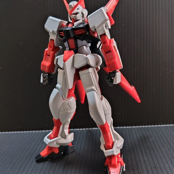 元々は『ビルドダイバーズ』の世界に自分がいたらどんなことをしていたいかなぁ～と思ったのがきっかけで『SEEDのジャンク屋組合に居たいなぁ』と思い立ったところから『そういえばレイスタっていう機体に女性が乗ってるのあったよねぇ』と思い、M1アストレイの在庫もあったのでいざ！挑戦！！と思い勢いでやったら塗装前に『ナニコレ』状態になってしまいました(￣▽￣;)とにかく似ているところが少なすぎて『レイスタ風』にしようかなと頑張った結果がこれです(´・ω・｀)笑ってやって下さい( ´･ω･`)（3枚目）