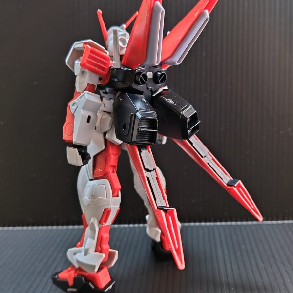 元々は『ビルドダイバーズ』の世界に自分がいたらどんなことをしていたいかなぁ～と思ったのがきっかけで『SEEDのジャンク屋組合に居たいなぁ』と思い立ったところから『そういえばレイスタっていう機体に女性が乗ってるのあったよねぇ』と思い、M1アストレイの在庫もあったのでいざ！挑戦！！と思い勢いでやったら塗装前に『ナニコレ』状態になってしまいました(￣▽￣;)とにかく似ているところが少なすぎて『レイスタ風』にしようかなと頑張った結果がこれです(´・ω・｀)笑ってやって下さい( ´･ω･`)（4枚目）