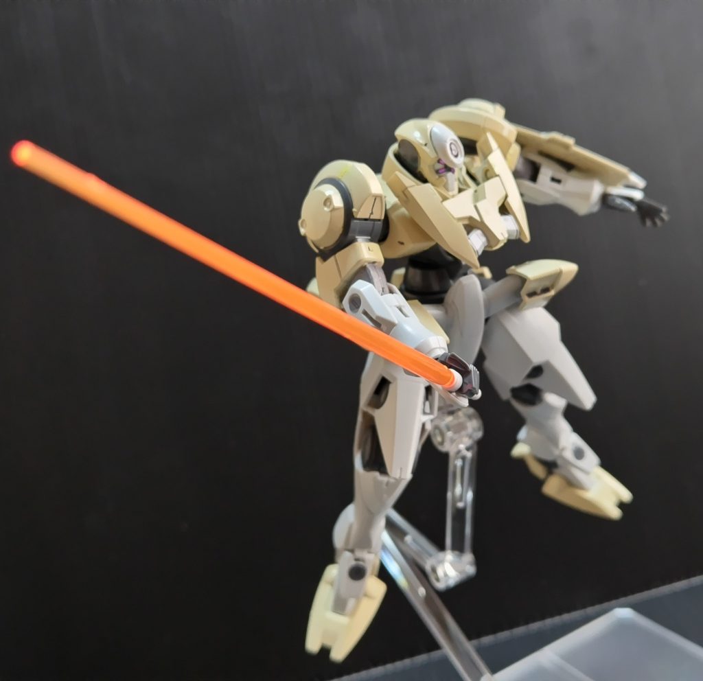 武装は、GNショートビームライフル、GNサーベル、GNバルカン、GNクローですさすがにランスは過剰装備かなと……