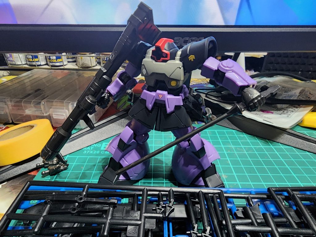 元々はコチラ、武器は全て真っ黒でした。表面処理とか一切してないので、当然粗まみれです←