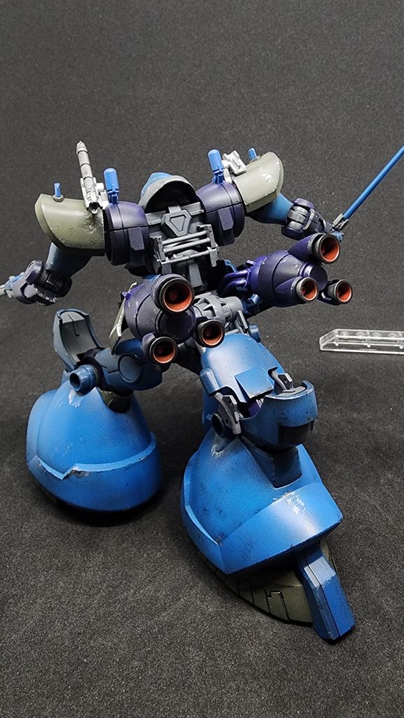 胴体周りはさすがに独特ですね。三脚時に背面に被弾したら…