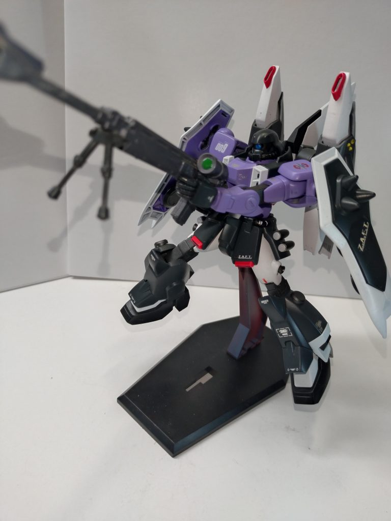 遠距離狙撃で、ヒルダと、マーズの援護し、サポートしていく設定。