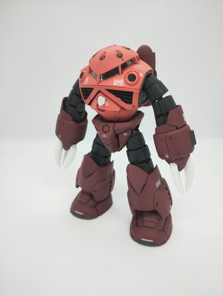 MSジョイントは相変わらずウザいですが、他のRGに比べてヘタリも少なく、パーツ数も少ないので、あっという間に完成。