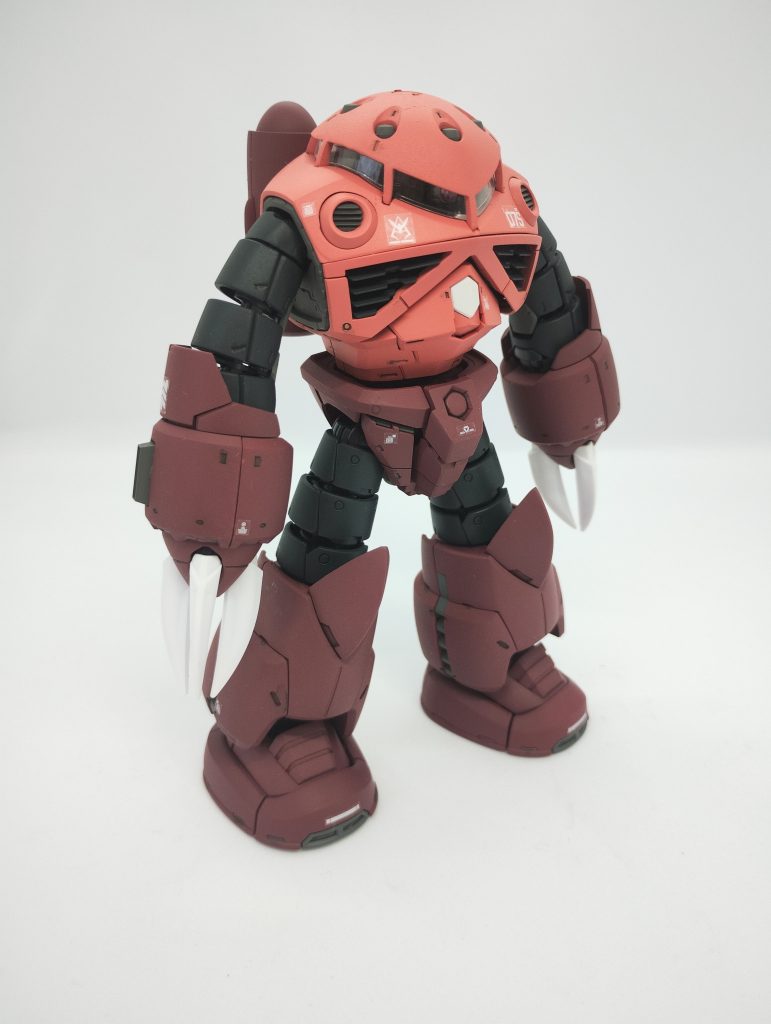 装甲の塗り分けは、RG中でも群を抜いて気持ち悪くナンセンスだなと思ったので却下。